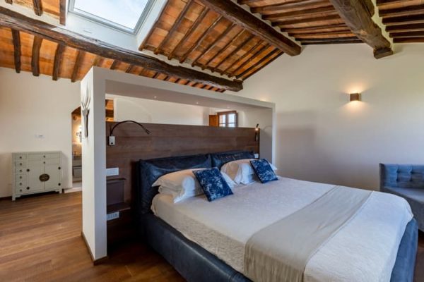 italy villa bedroom